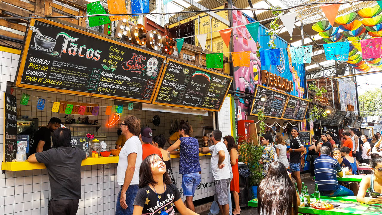Patio de Los Lecheros, original mercado gastronómico en Buenos Aires
