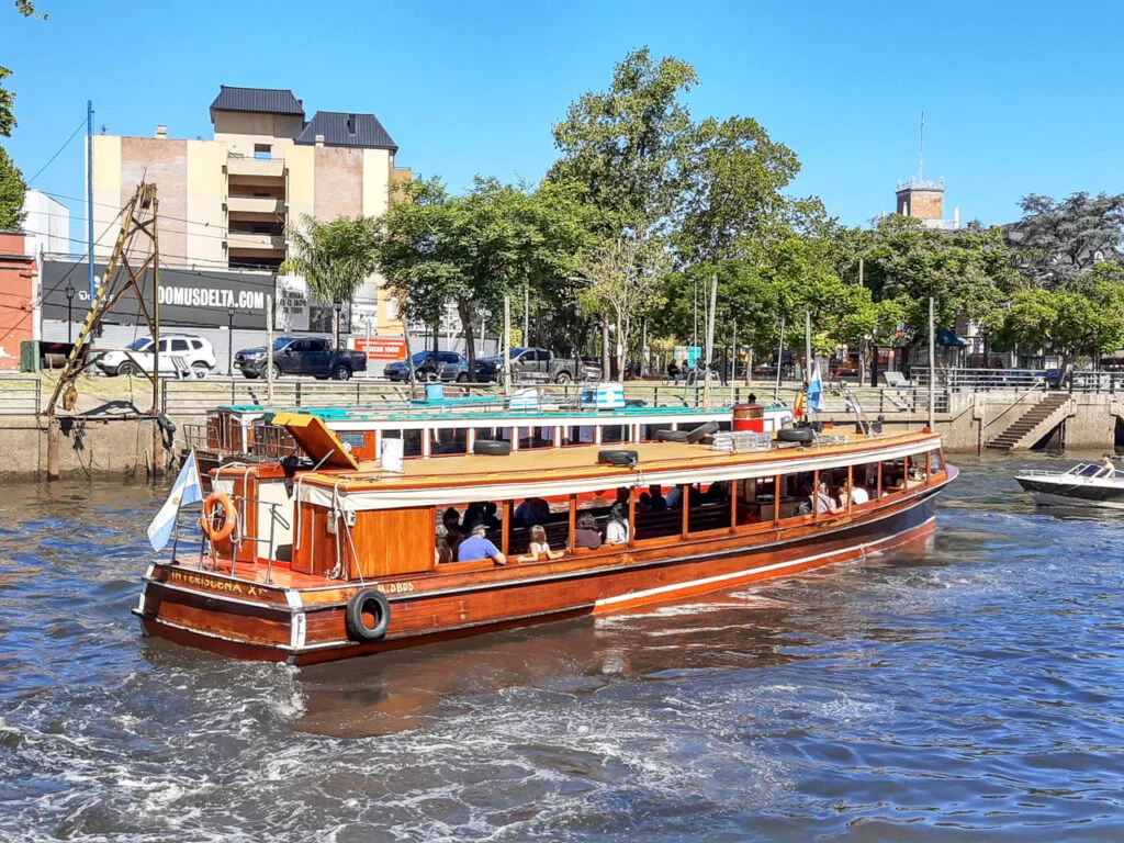 LANCHAS COLECTIVAS EN EL TIGRE