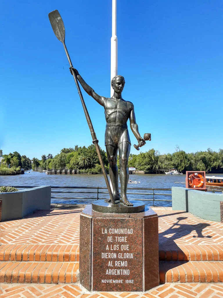 ESCULTURA AL REMO ARGENTINO