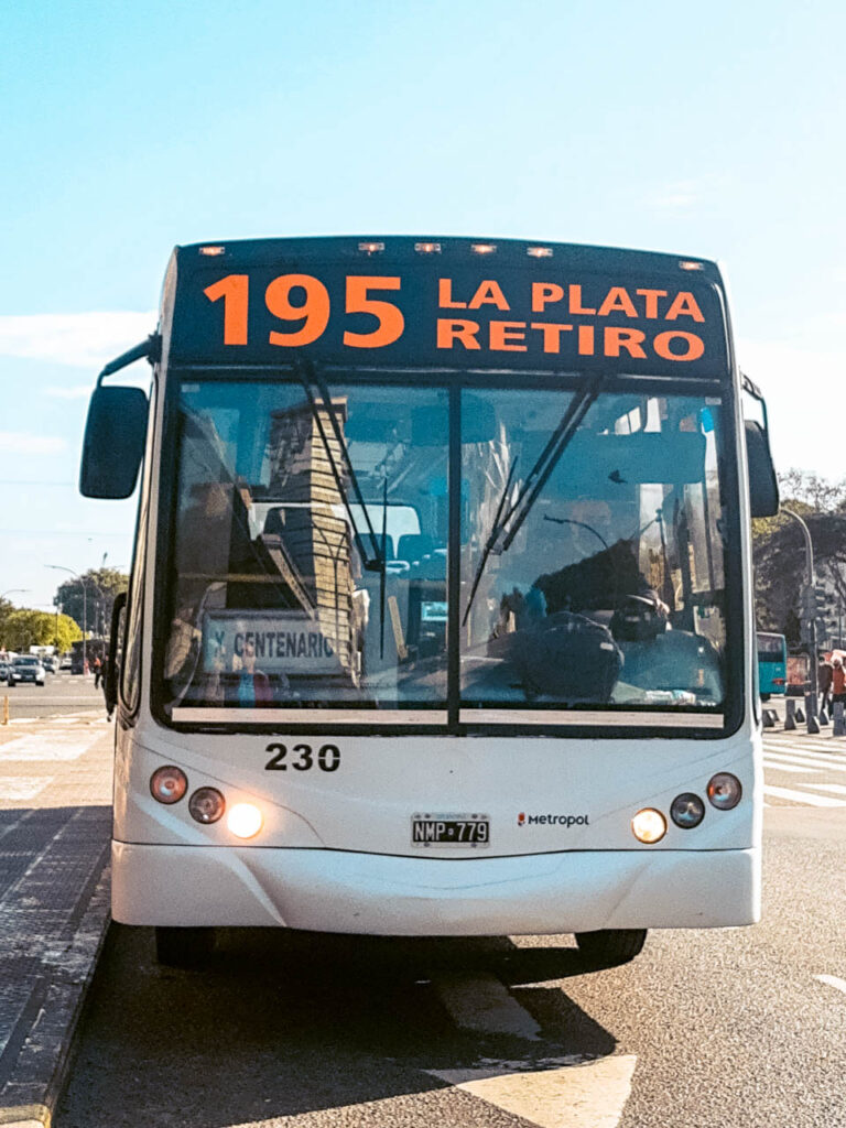 ¿Cómo llegar a La Plata en colectivo?