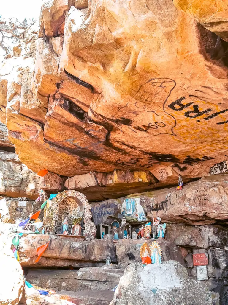 VISITAR LA GRUTA DE LOS PAÑUELOS