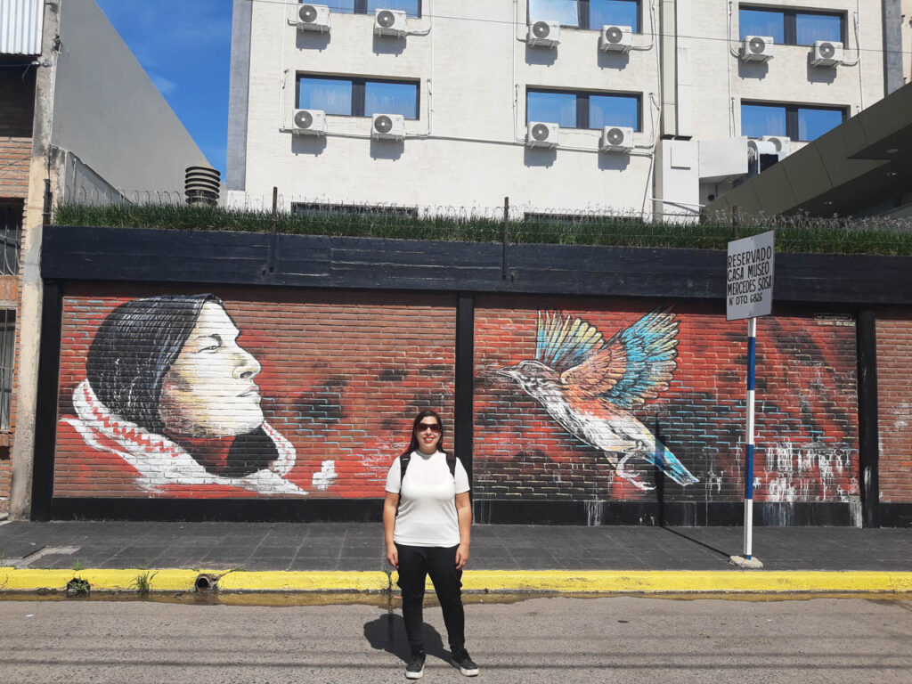 Mural ubicado frente al Museo Casa Natal de Mercedes Sosa en Tucumán