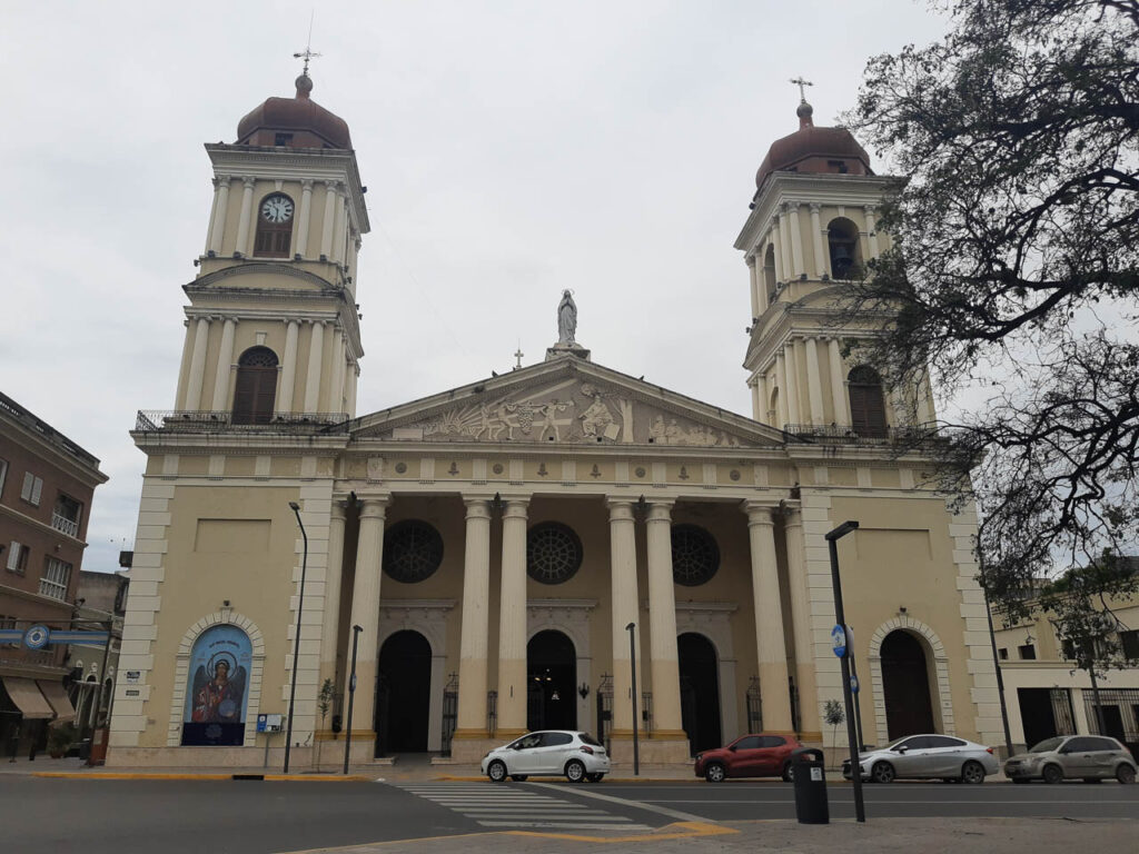 Catedral de San Miguel de Tucumán, una de las visitas que hacer en Tucumán